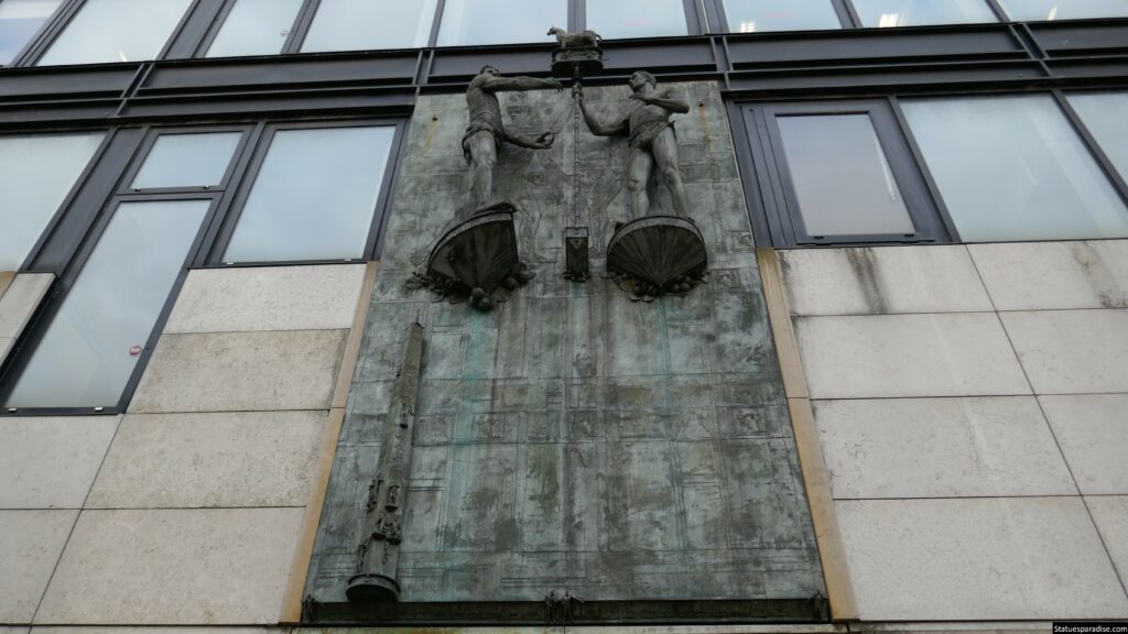 11 Rue Des Quatre Fils 75003 Paris Sculpture The four sons Aymon – Les quatre fils Aymon – Paris 11-13 rue