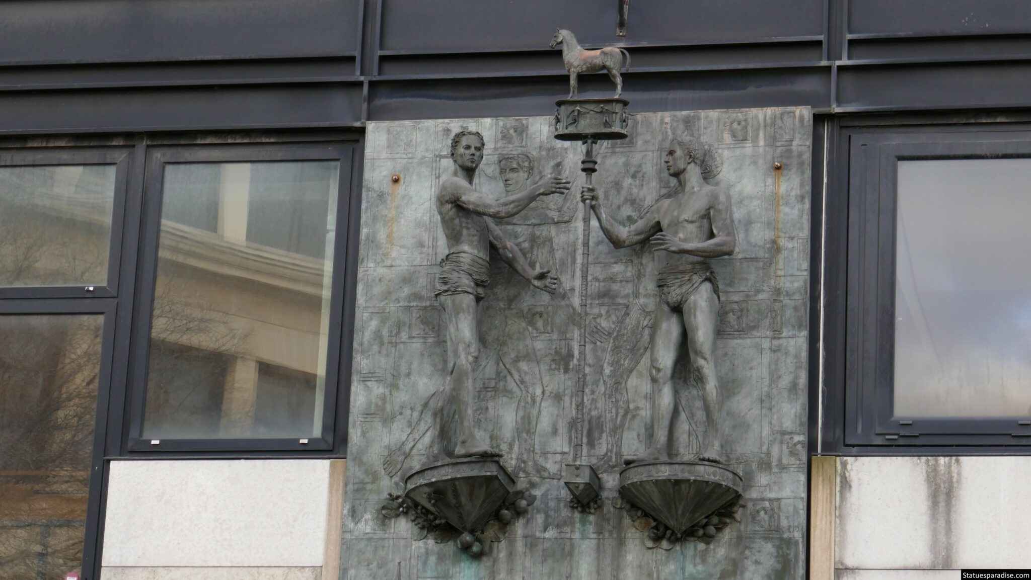11 Rue Des Quatre Fils 75003 Paris Sculpture The four sons Aymon – Les quatre fils Aymon – Paris 11-13 rue