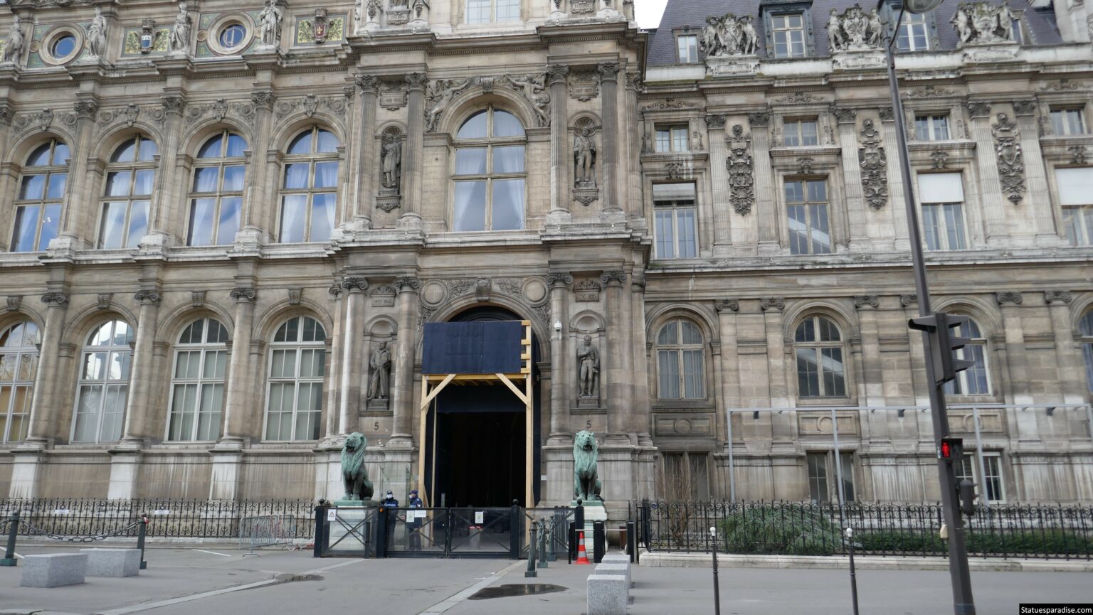 Statues of lions in the town hall – Statues de lions de l’hôtel de