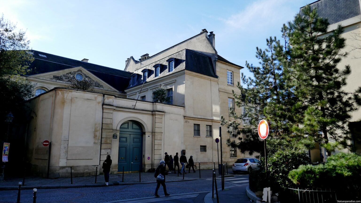 Global Gateway 8 Rue De La Perle Sculptures – Paris 1 rue de la Perle – Statues Paradise